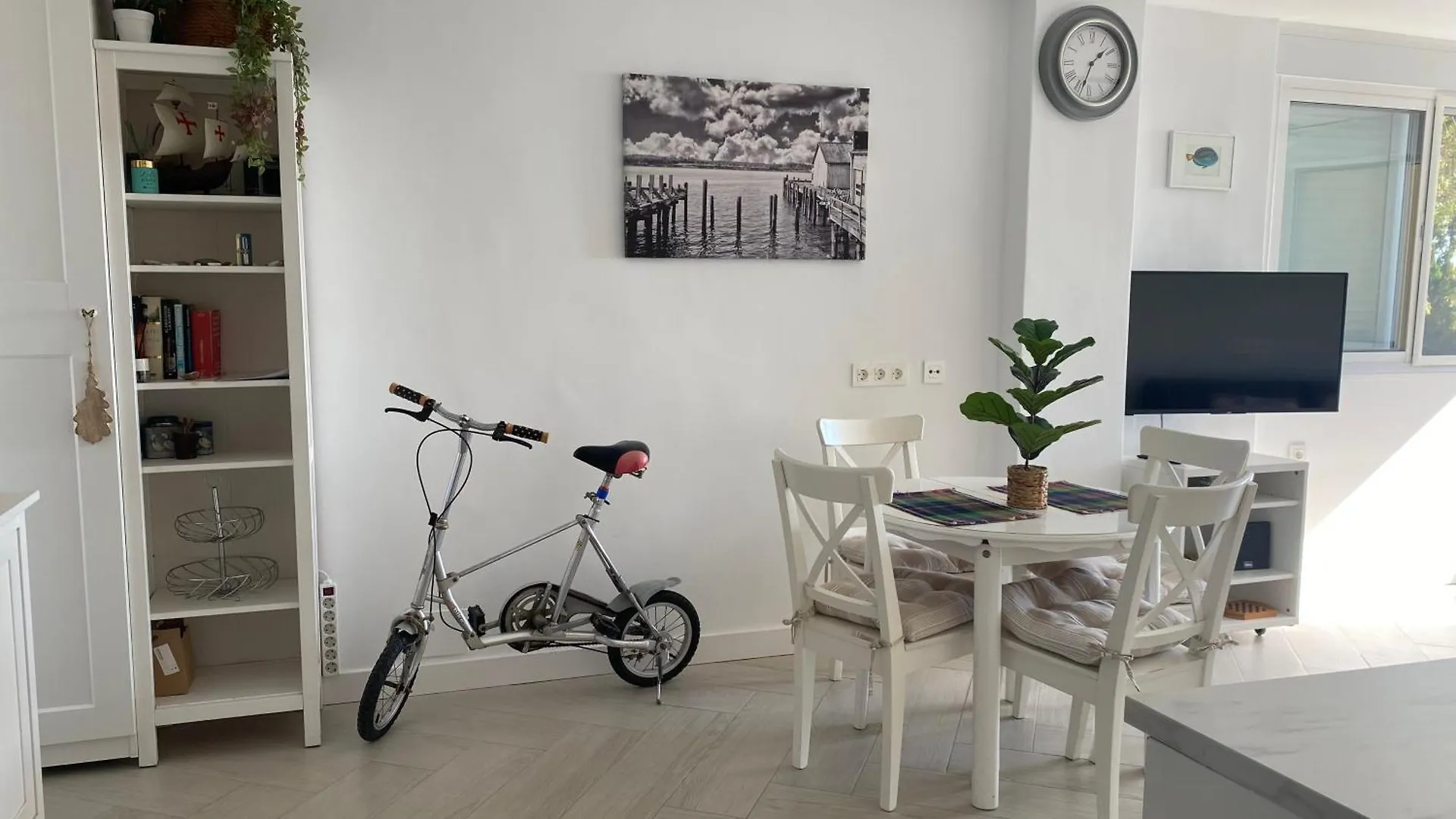 Acogedor Y Luminoso Apartamento En Benajarafe マラガ